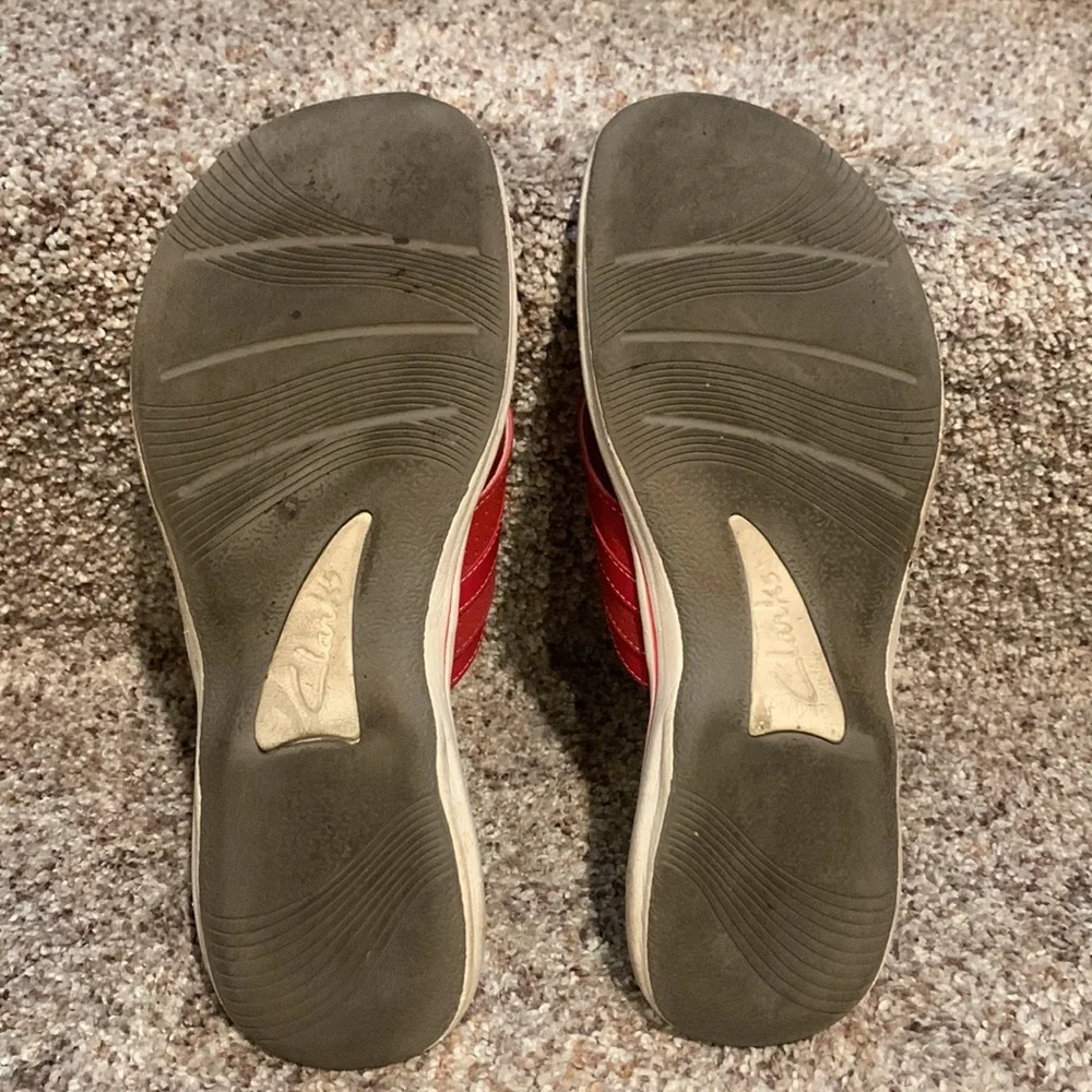 Women’s Clarks Cloudsteppers sandals - Picture 2 of 3